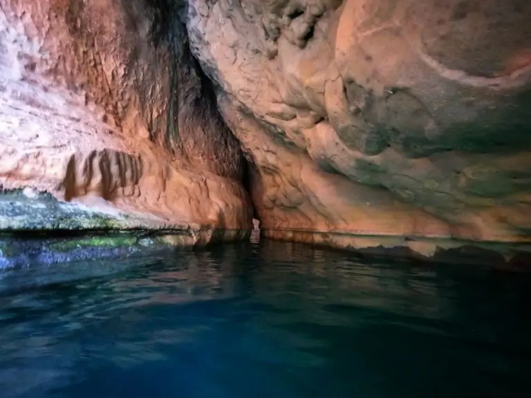 The crack to squeeze/dive through at Wadi Shab to find the hidden waterfall