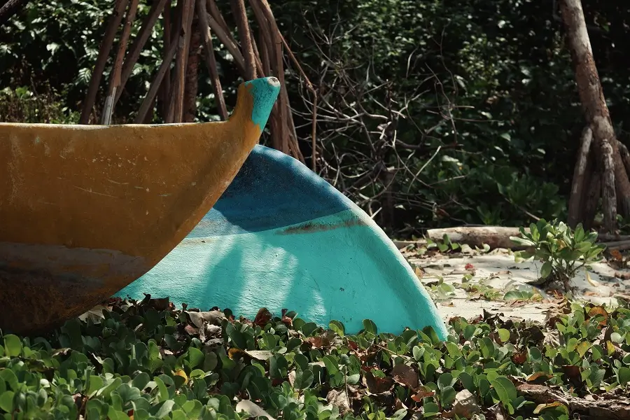 Two colourfully painted boats by the shore in Ukulhas.