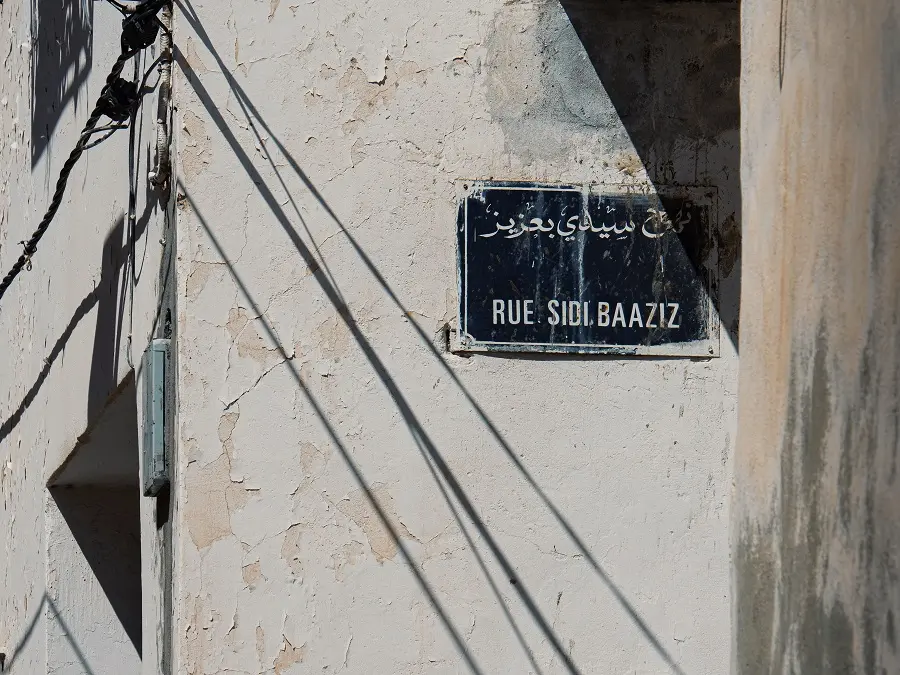 A street sign in the Medina of Sousse written in English and Arabic saying Rue Sidi Baaziz.
