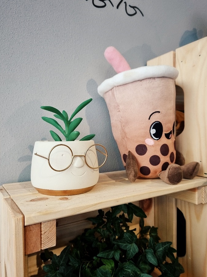 Cute decorations of a flower pot with glasses and an anthropomorphic Bubble Tea inside Mr Tea in Leeds.