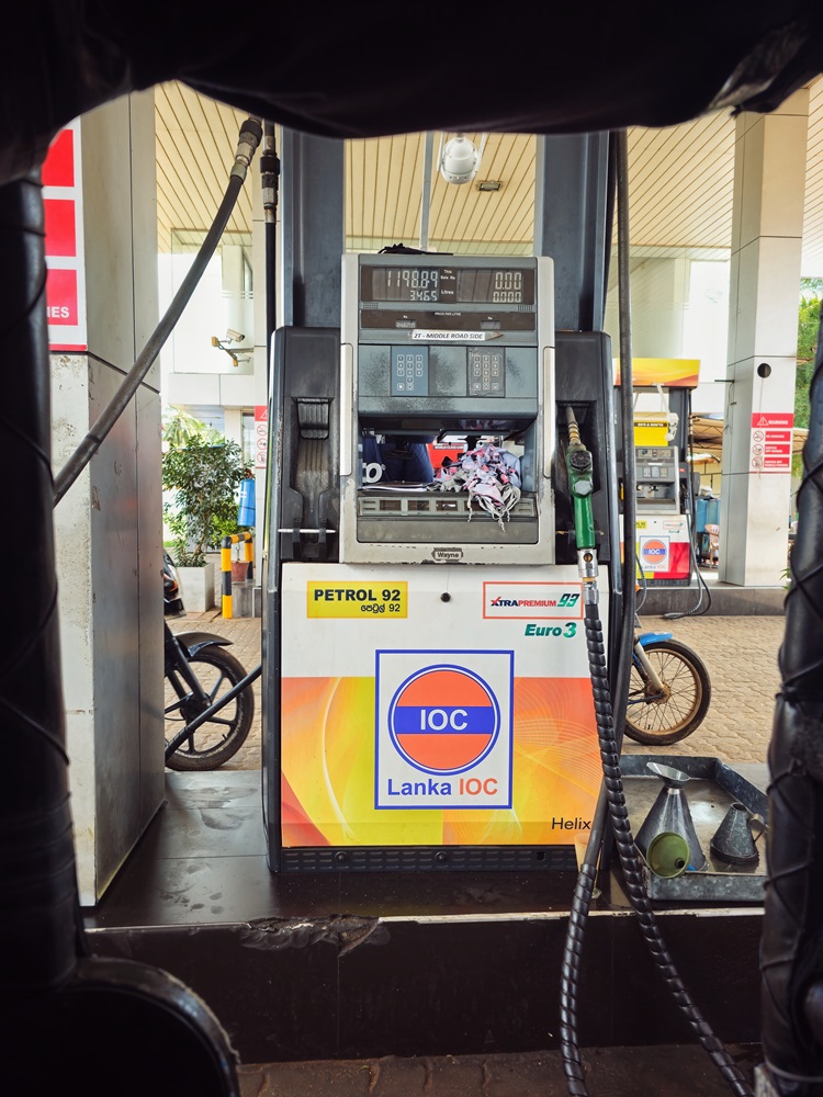 A 92 Octane petrol pump at an IOC branded Sri lankan petrol station showing the display for litres filled and cost per litre.