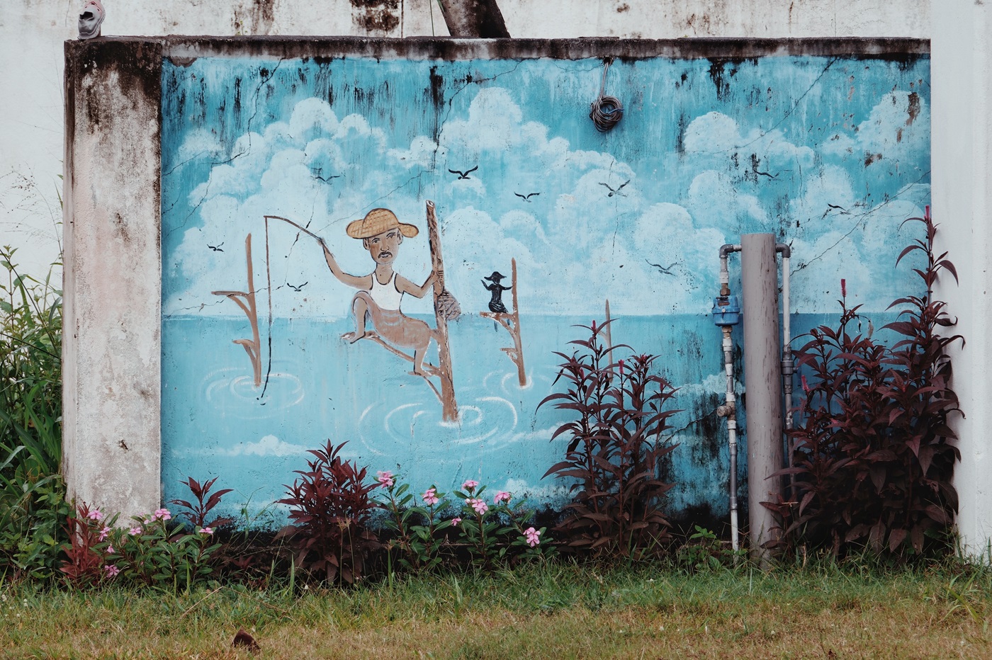 A painted mural of the stilt fishermen of Sri Lanka - one of the tourist traps when backpacking in Sri Lanka.