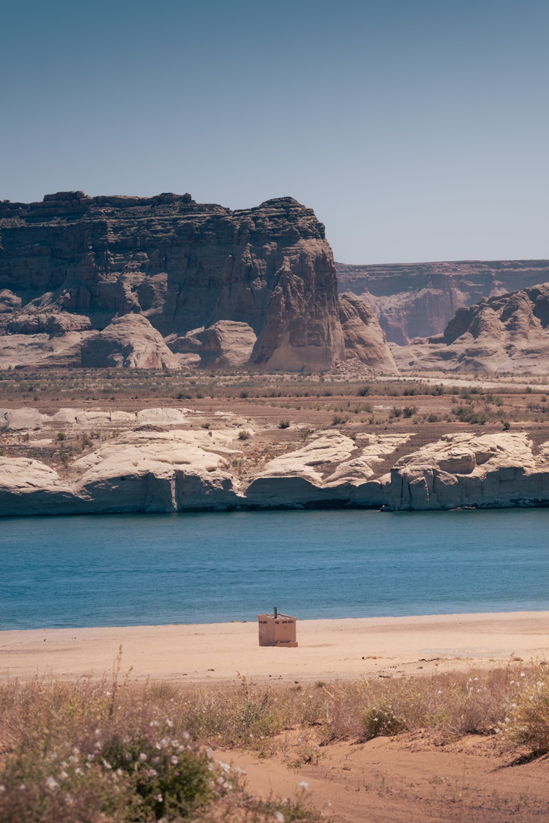 A lone toilet block on the sandy beach at Lone Rock Beach, outside Page.