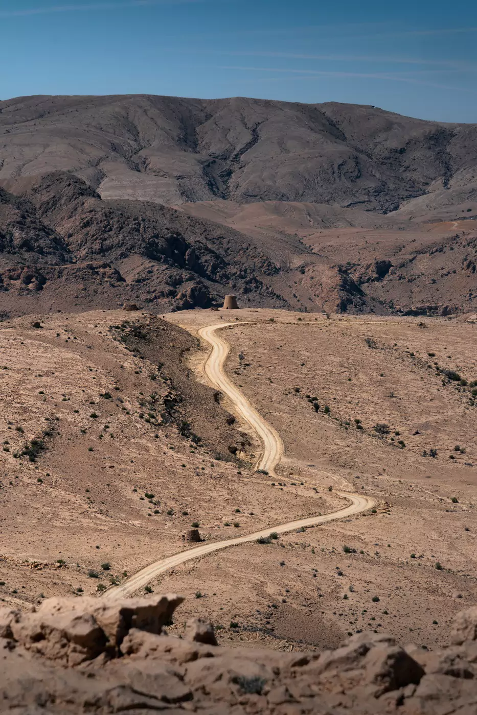 A long winding dirt track through the Salmah plateau, leading through Beehive Tombs.