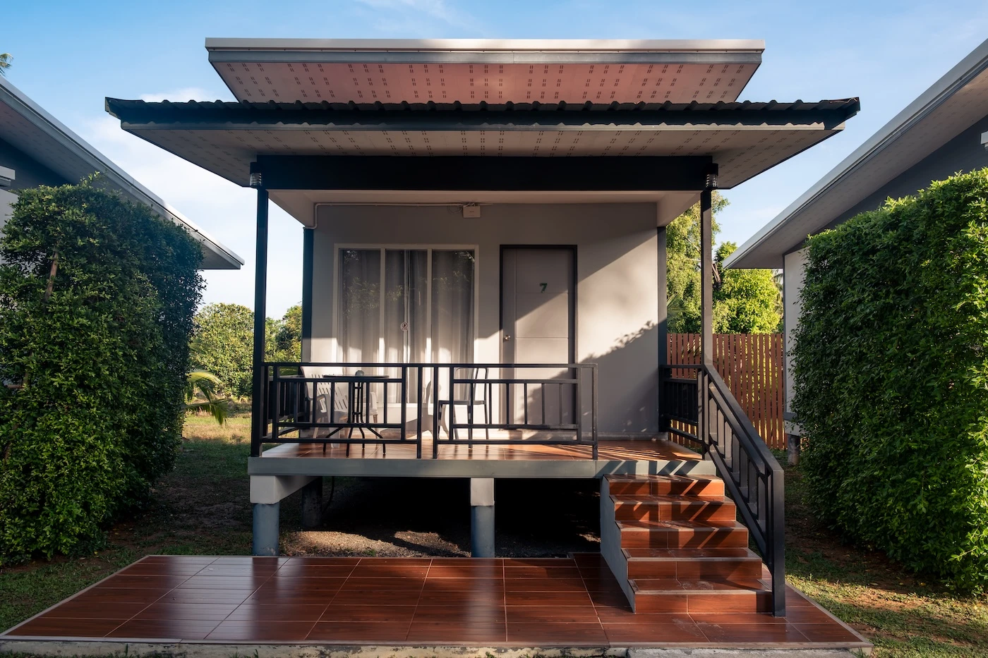 Outside view of a detached modern bungalow at Koh Yao Modern Inn
