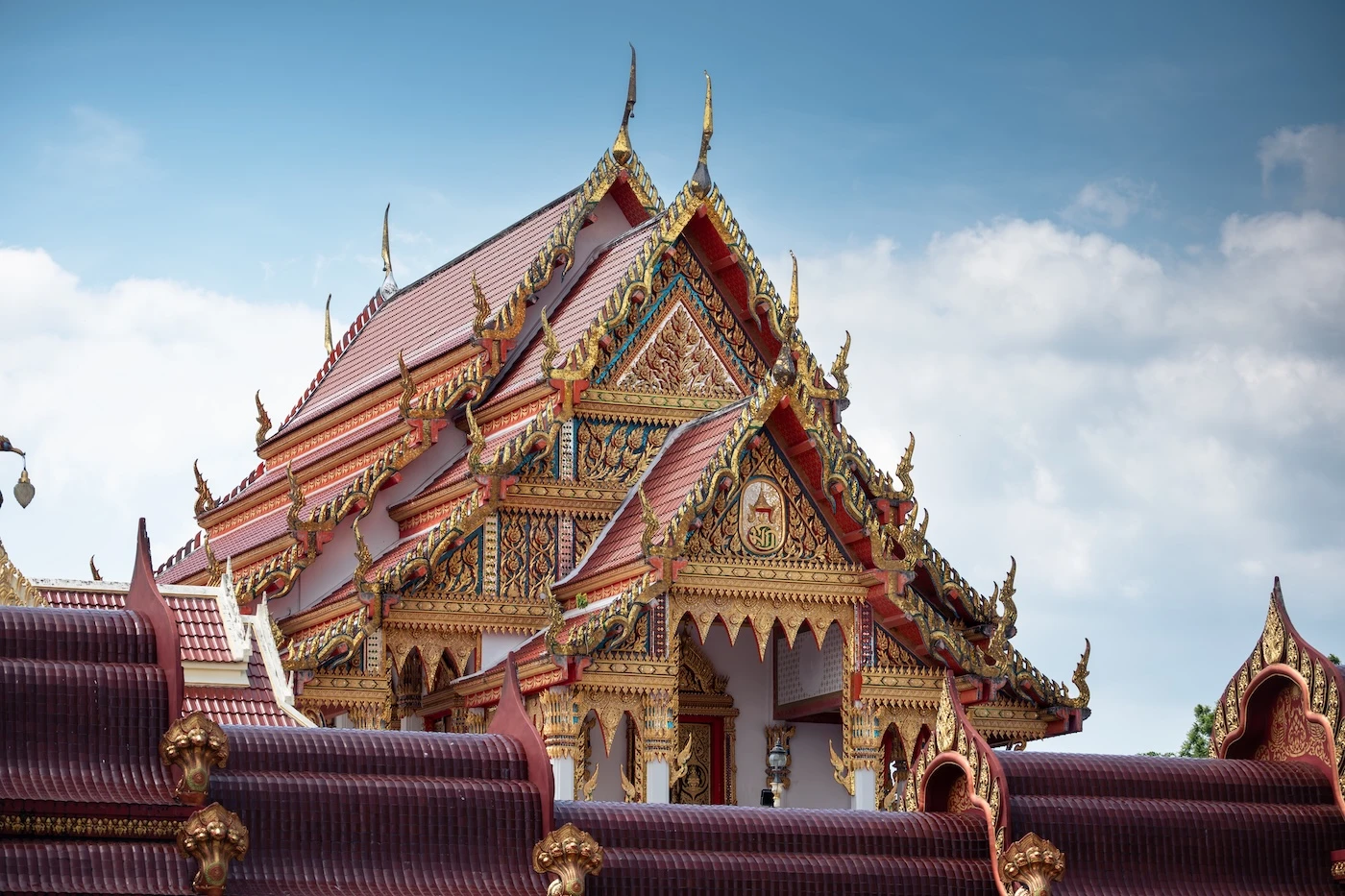 Red and gold tiered roof architecture at Wat bang Thong.